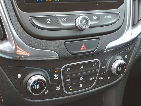 Used 2020 Chevrolet Equinox Premier image 25