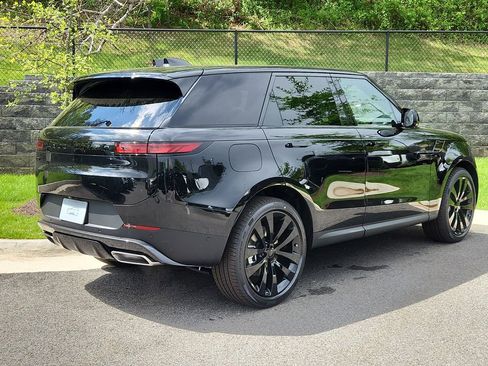 New 2026 Land Rover Range Rover Sport SE AWD/4WD image 2