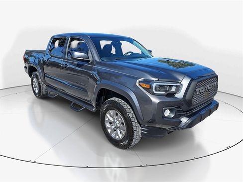 Used 2018 Toyota Tacoma SR5 image 3