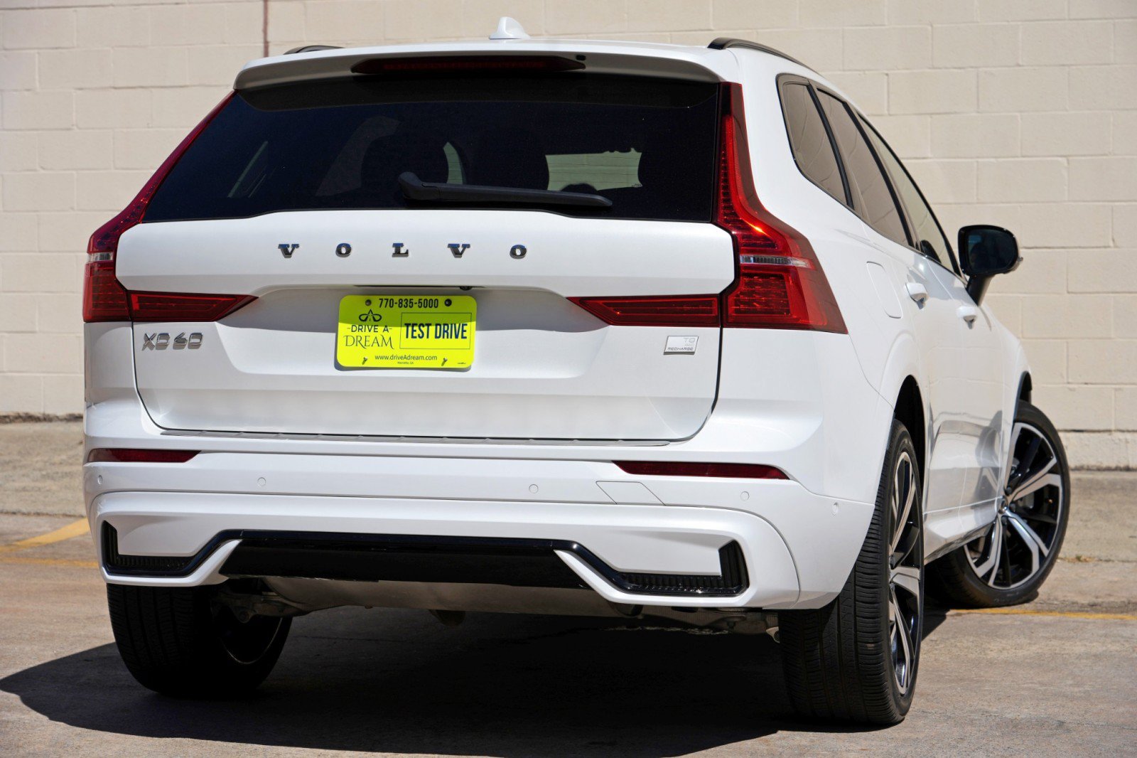 Used 2024 Volvo XC60 T8 Ultimate w/ Protection Package Premier AWD/4WD image 5
