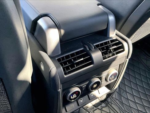 Used 2023 Land Rover Defender 110 V8 image 34