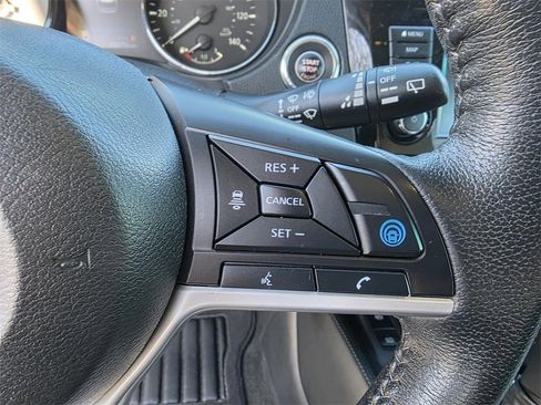 Used 2020 Nissan Rogue SL image 18