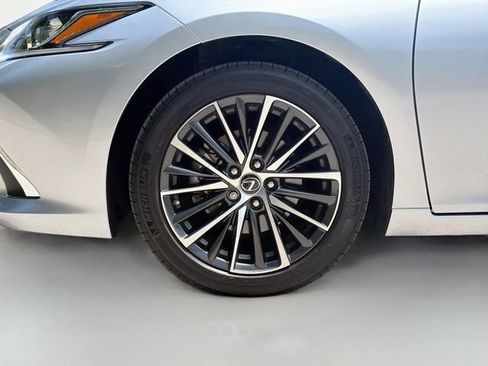 Used 2025 Lexus ES 300h w/ Premium Package FWD image 42