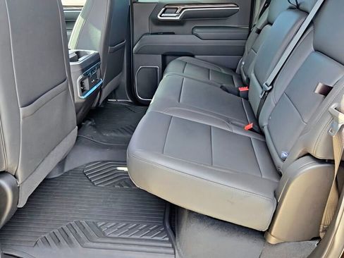 Used 2025 Chevrolet Silverado 1500 LTZ AWD/4WD image 12