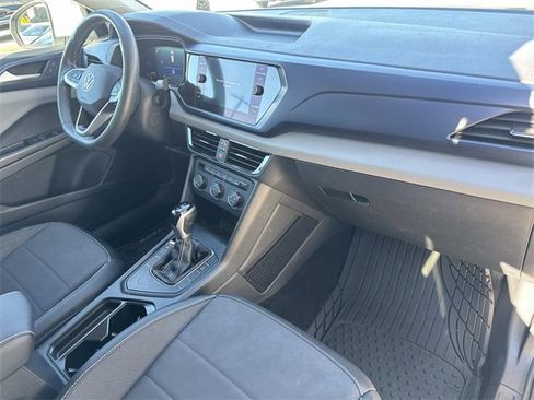 Used 2022 Volkswagen Taos SE image 28