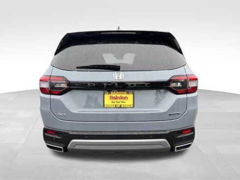 New 2025 Honda Pilot Touring image 6