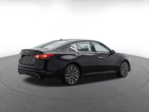 Used 2025 Nissan Altima 2.5 SV FWD image 8
