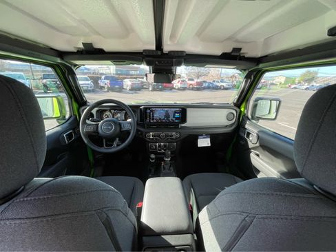 New 2025 Jeep Gladiator Sport image 12