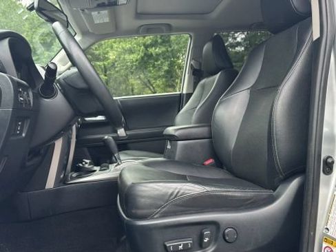 Used 2018 Toyota 4Runner Limited AWD/4WD image 19