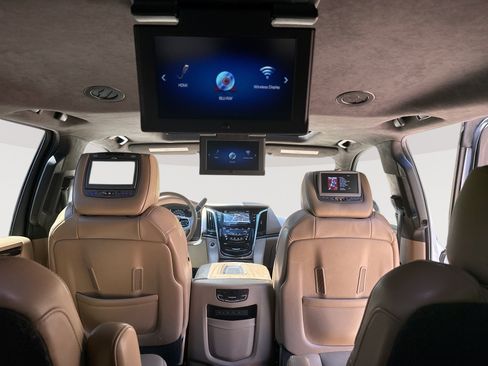 Used 2018 Cadillac Escalade ESV Platinum AWD/4WD image 32