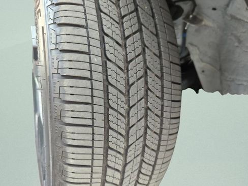 Certified 2025 Nissan Kicks SR image 48