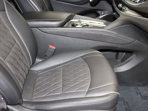 Used 2022 Buick Enclave Avenir w/ Avenir Technology Package image 19