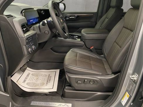 Used 2025 Chevrolet Tahoe High Country AWD/4WD image 18