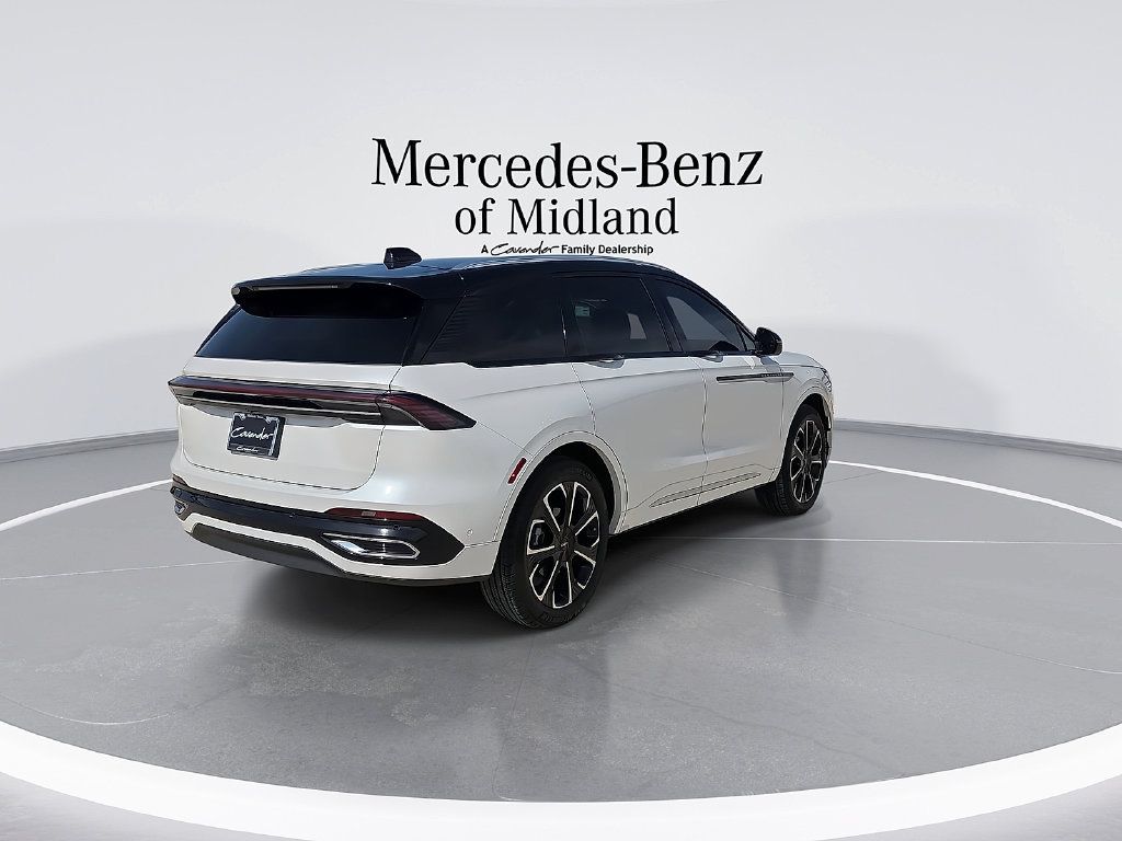 Used 2024 Lincoln Nautilus Reserve AWD/4WD image 8