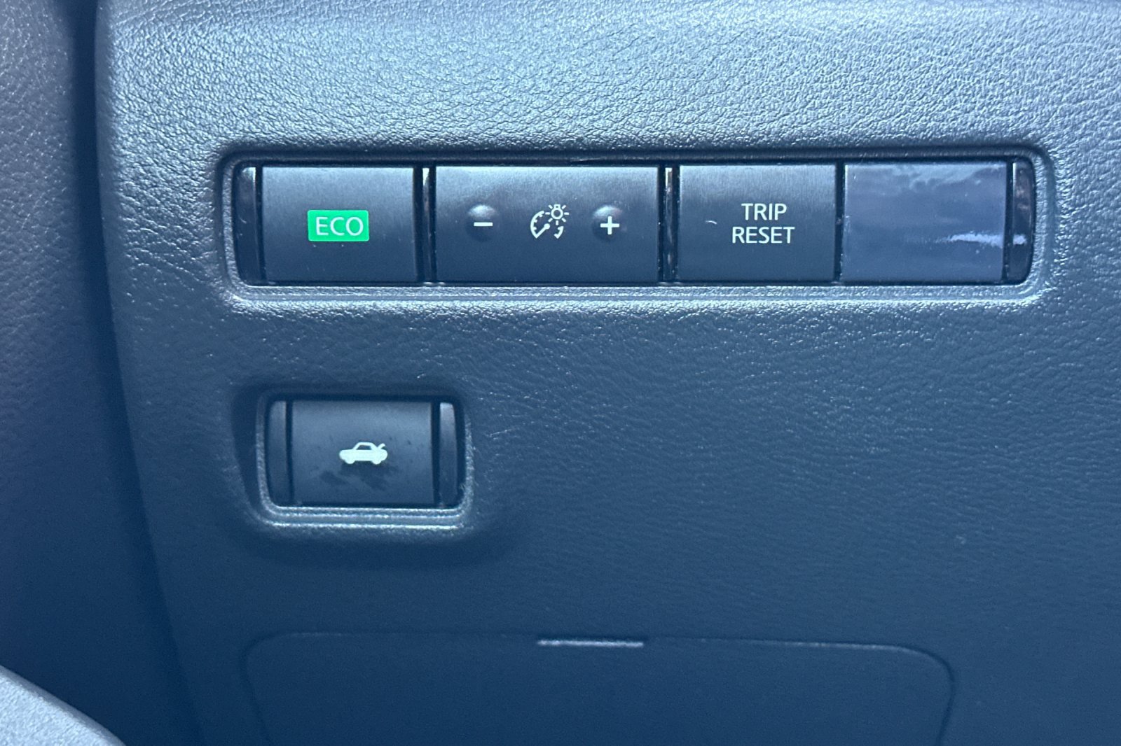 Used 2024 Nissan Sentra SV FWD image 34