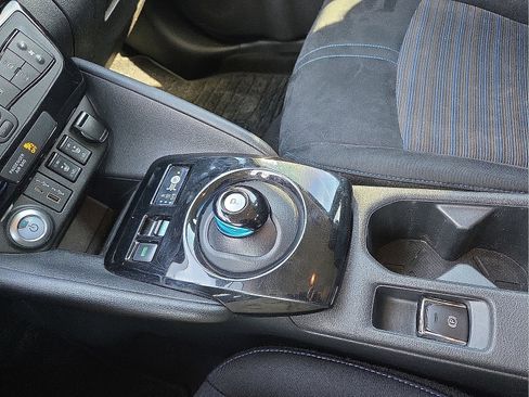 Used 2022 Nissan Leaf SV Plus image 25