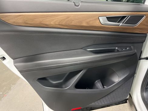 Used 2024 Volkswagen Atlas SE image 17