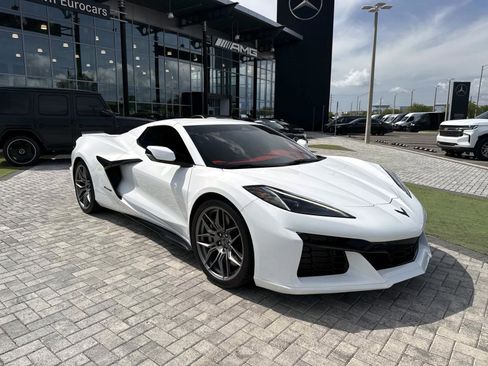 Used 2024 Chevrolet Corvette Z06 RWD image 13