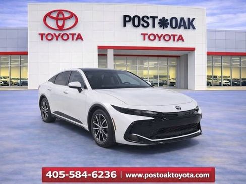 Used 2023 Toyota Crown image 1