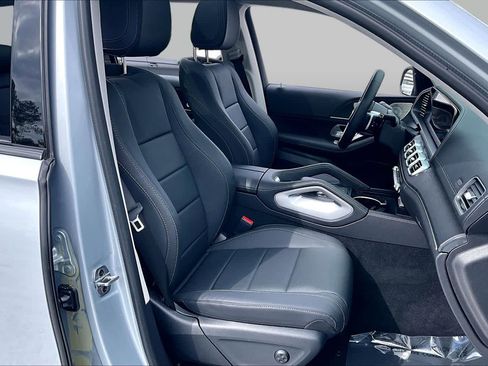 Used 2026 Mercedes-Benz GLS 450 4MATIC image 9