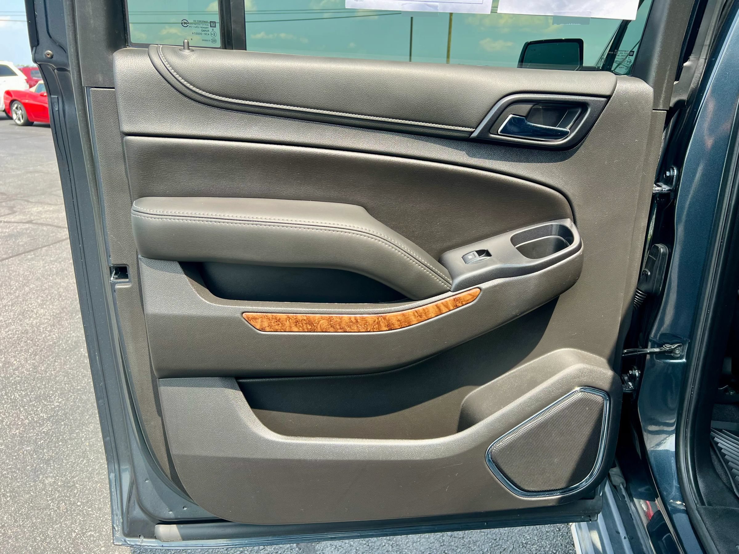 Used 2020 Chevrolet Suburban Premier AWD/4WD image 35