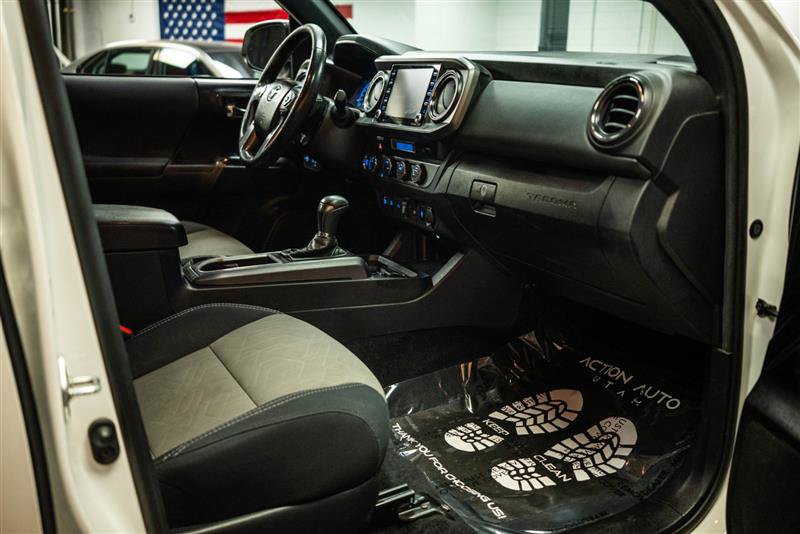 Used 2021 Toyota Tacoma TRD Off-Road w/ Technology Package AWD/4WD image 11