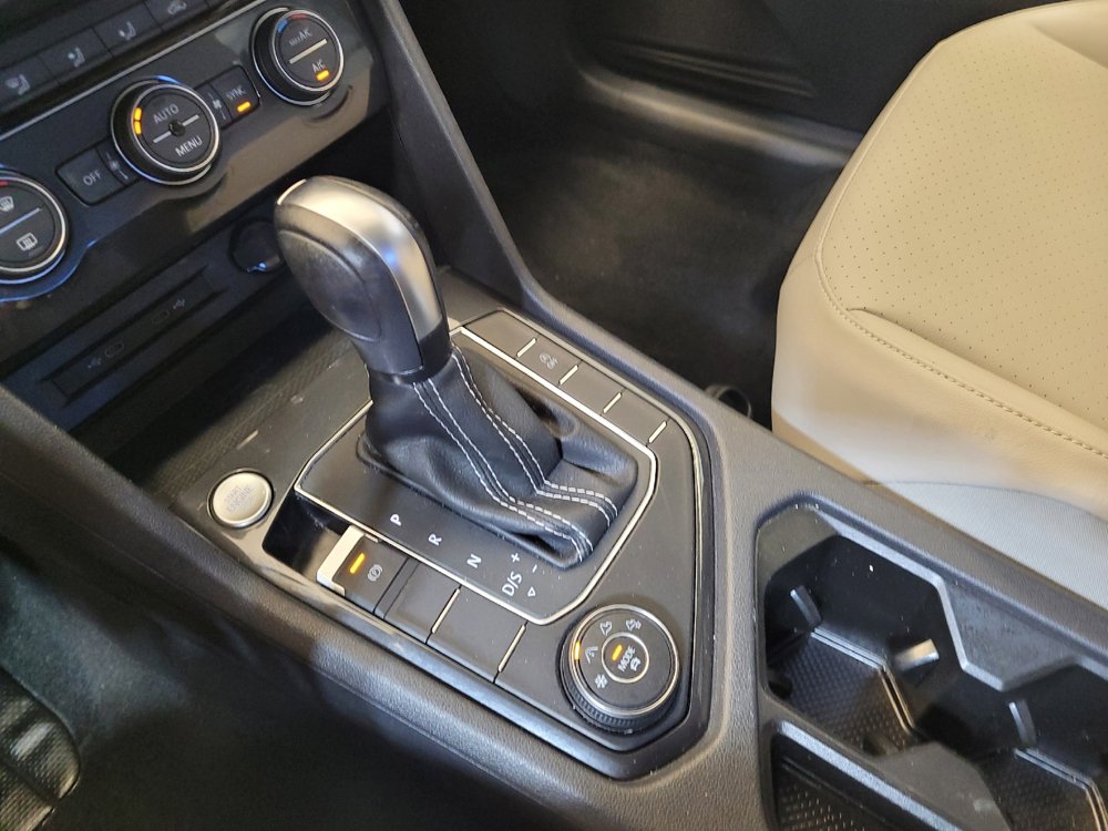 Used 2021 Volkswagen Tiguan SEL AWD/4WD image 26