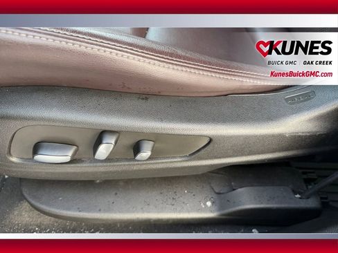 Used 2022 Cadillac XT6 Premium Luxury image 16