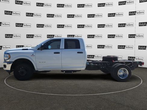 Used 2022 RAM 3500 Tradesman w/ Chrome Appearance Group image 3