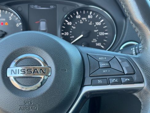 Used 2017 Nissan Rogue SL w/ SL Premium Package image 22