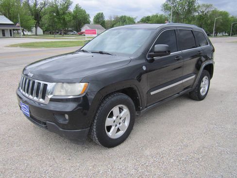 Used 2012 Jeep Grand Cherokee Laredo w/ Laredo E Group image 3