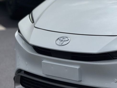 New 2025 Toyota Prius Plug-In Hybrid image 6