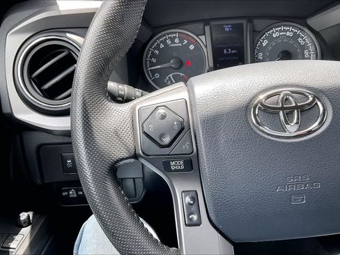 Used 2020 Toyota Tacoma TRD Off-Road w/ Technology Package AWD/4WD image 24