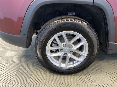 Certified 2024 Jeep Grand Cherokee Laredo X image 32