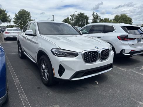 Used 2025 BMW X4 xDrive30i AWD/4WD image 2