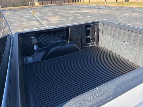 Used 2024 GMC Sierra 1500 SLT image 3
