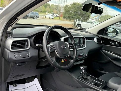 Used 2019 Kia Sorento S image 16