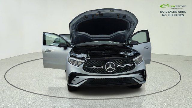 Used 2025 Mercedes-Benz GLC 300 4MATIC image 9
