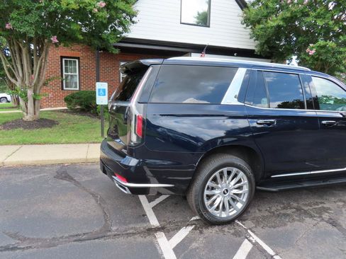 Used 2021 Cadillac Escalade Premium Luxury w/ Driver Assist Tech Package AWD/4WD image 7