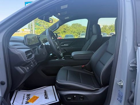 Used 2025 Chevrolet Silverado EV LT AWD/4WD image 27