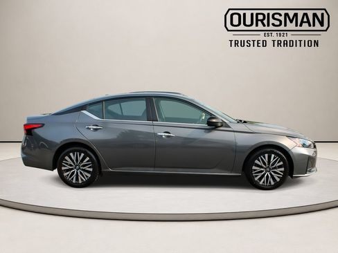 Used 2024 Nissan Altima 2.5 SV FWD image 10