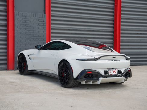 Used 2023 Aston Martin V8 Vantage Coupe RWD image 17