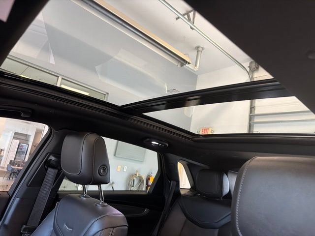 Used 2023 Cadillac XT5 Sportv w/ Technology Package AWD/4WD image 2
