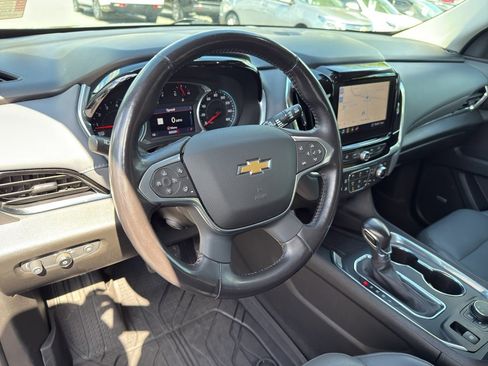 Used 2021 Chevrolet Traverse Premier image 38
