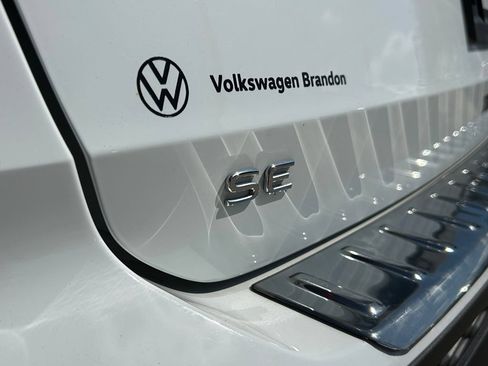 Certified 2023 Volkswagen Taos SE FWD image 46