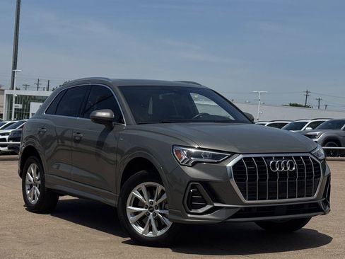 Used 2022 Audi Q3 2.0T Premium Plus w/ Premium Plus Package AWD/4WD image 2