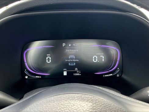 Used 2025 Kia Soul LX w/ LX Technology Package FWD image 11