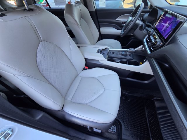 Used 2024 Toyota Grand Highlander AWD Hybrid image 22