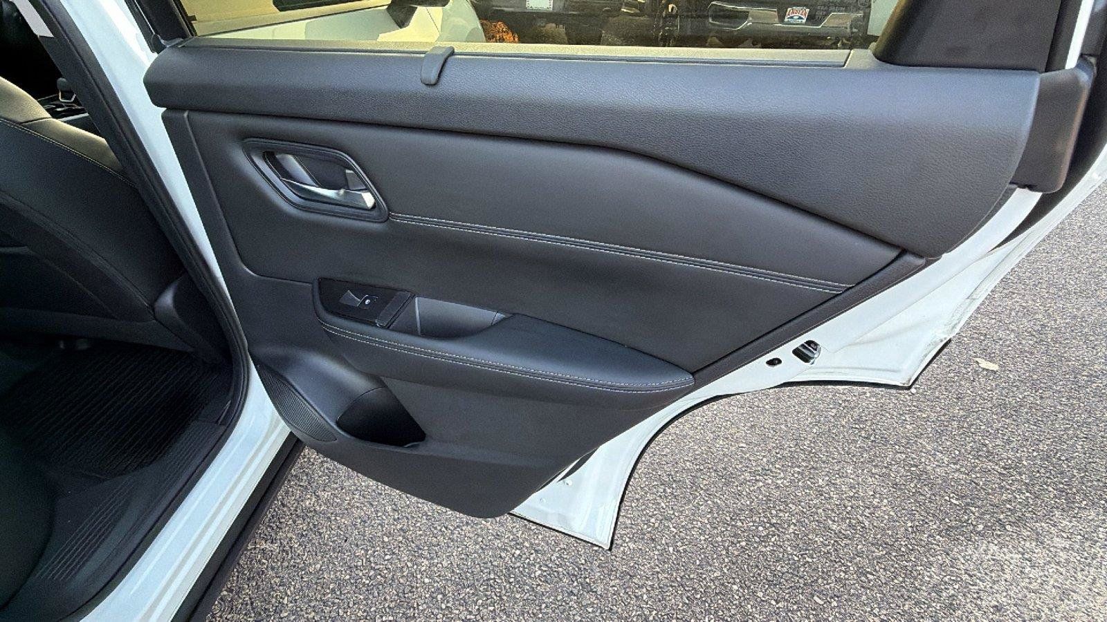 Used 2025 Nissan Rogue SL w/ SL Premium Package FWD image 21