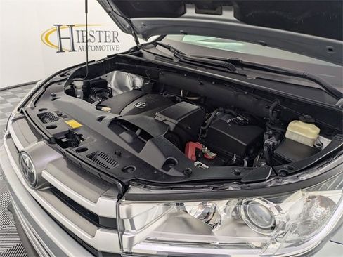 Used 2017 Toyota Highlander Plus image 37